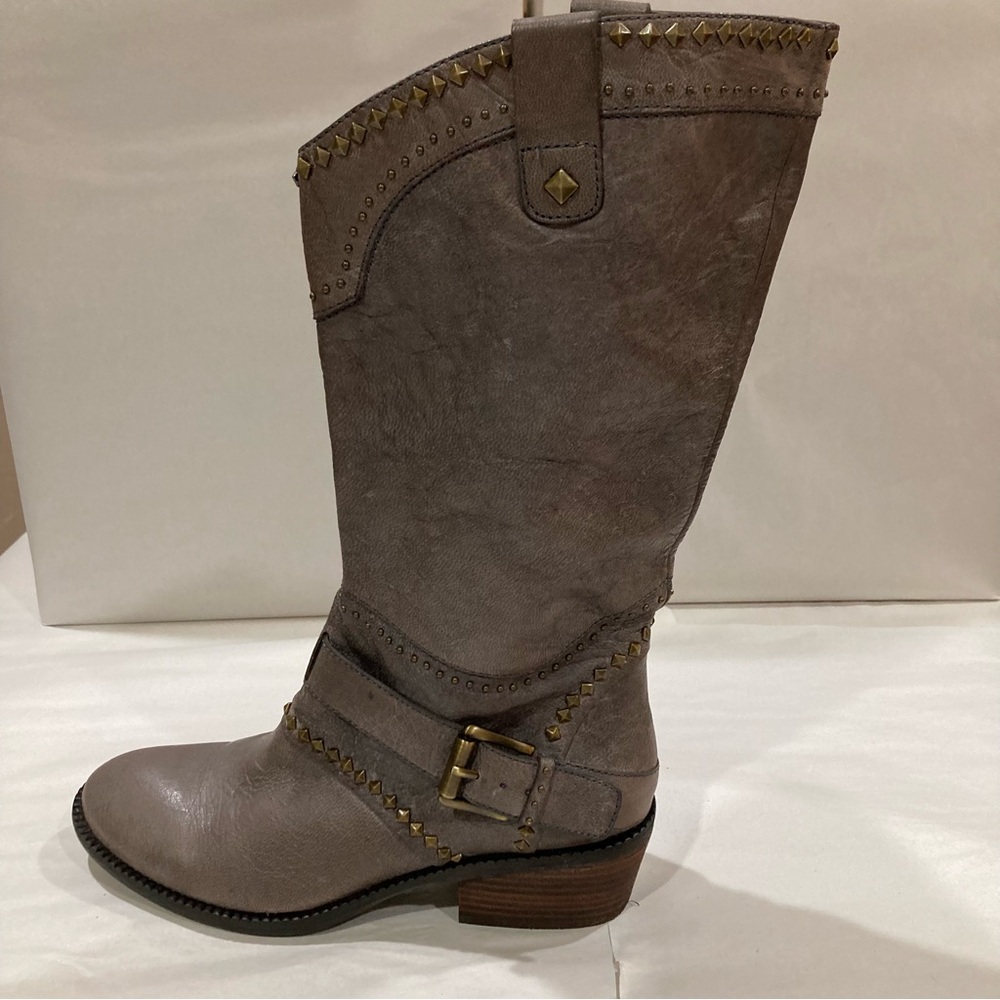 B Makowsky Women’s Distressed Leather Taupe Boots with Vintage-Inspired Stud